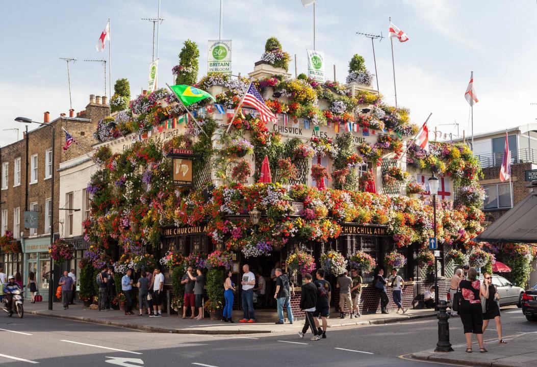The Churchill Arms - The importance of business flowers - the flopwer fountain